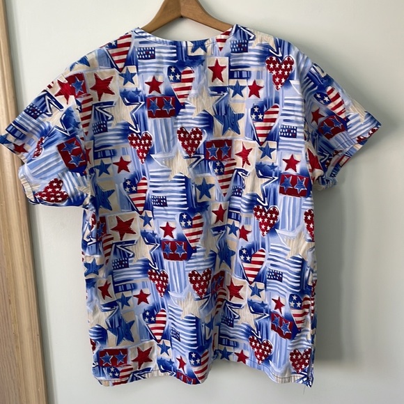 Scrub top Red white Blue Stars - Picture 4 of 5